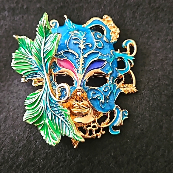 NWT Faux Enamel Statement Brooch - Picture 1 of 2